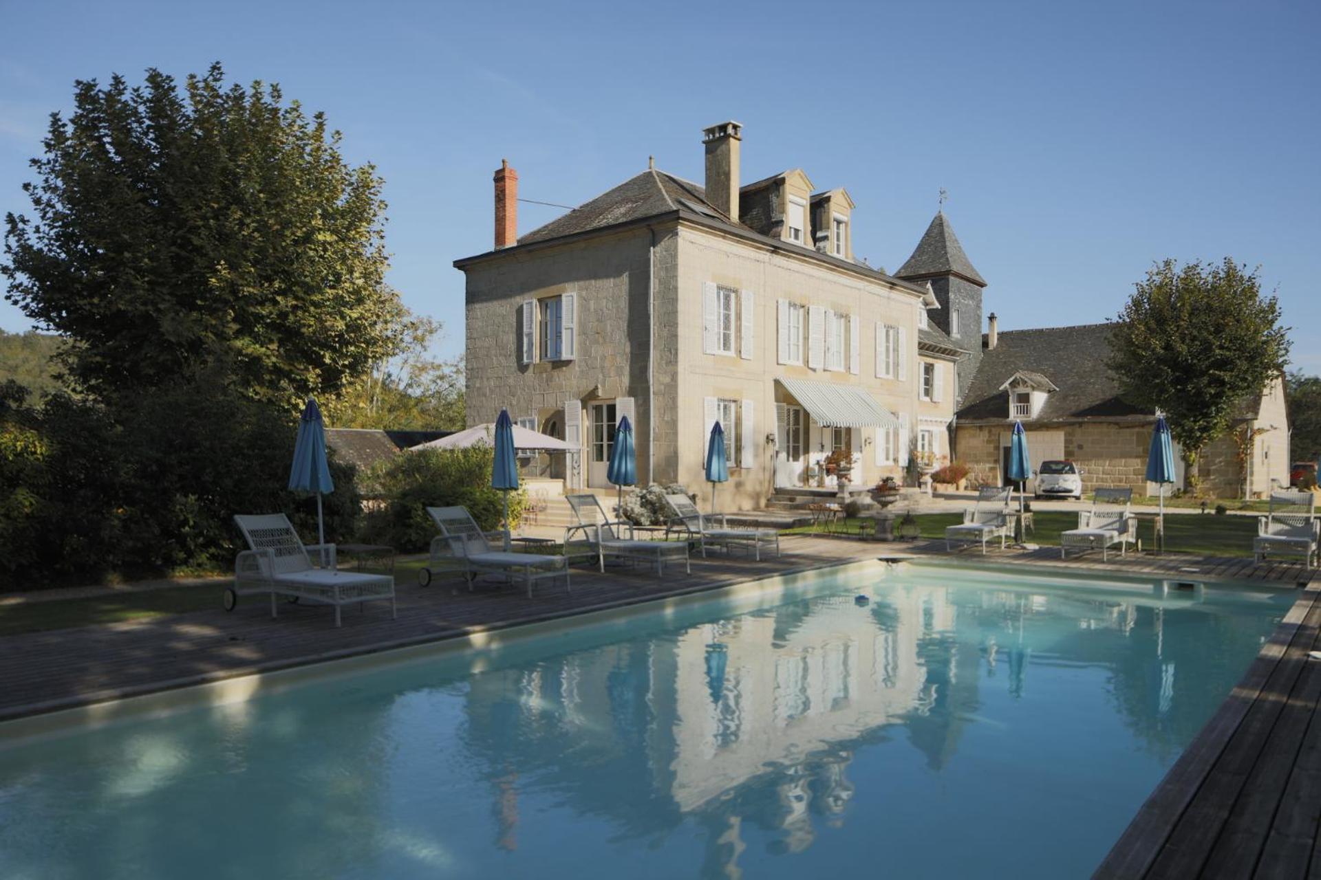 French Correze Moulin Bleu Hotel Saint-Pantaleon-de-Larche Exterior photo