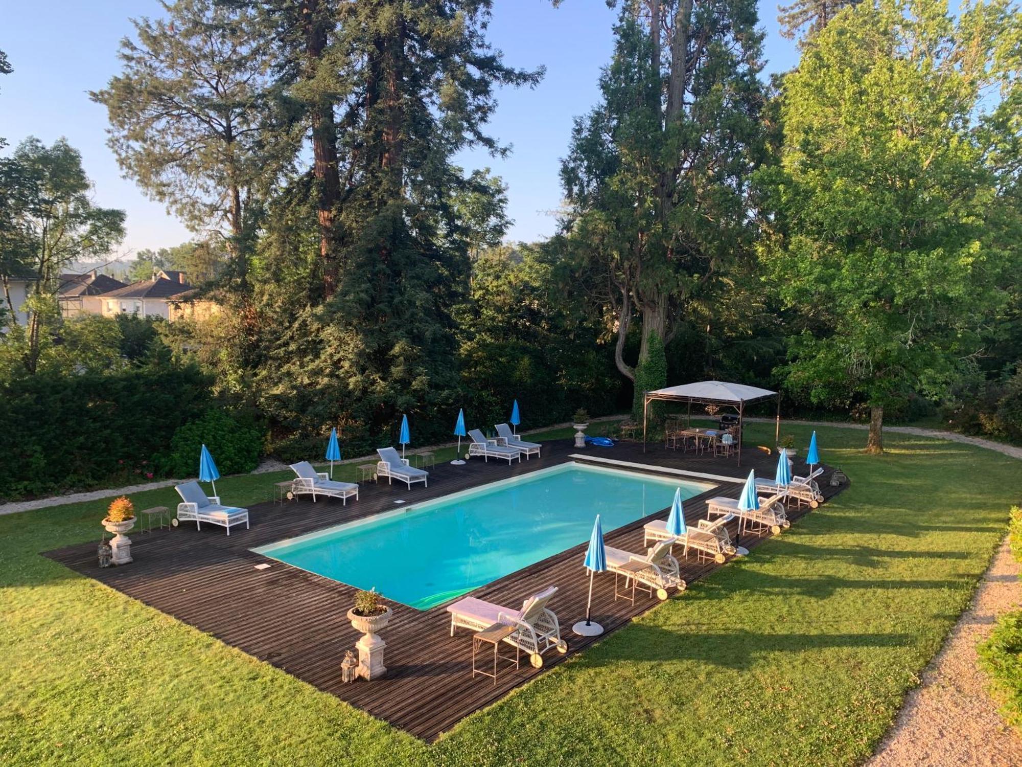 French Correze Moulin Bleu Hotel Saint-Pantaleon-de-Larche Exterior photo