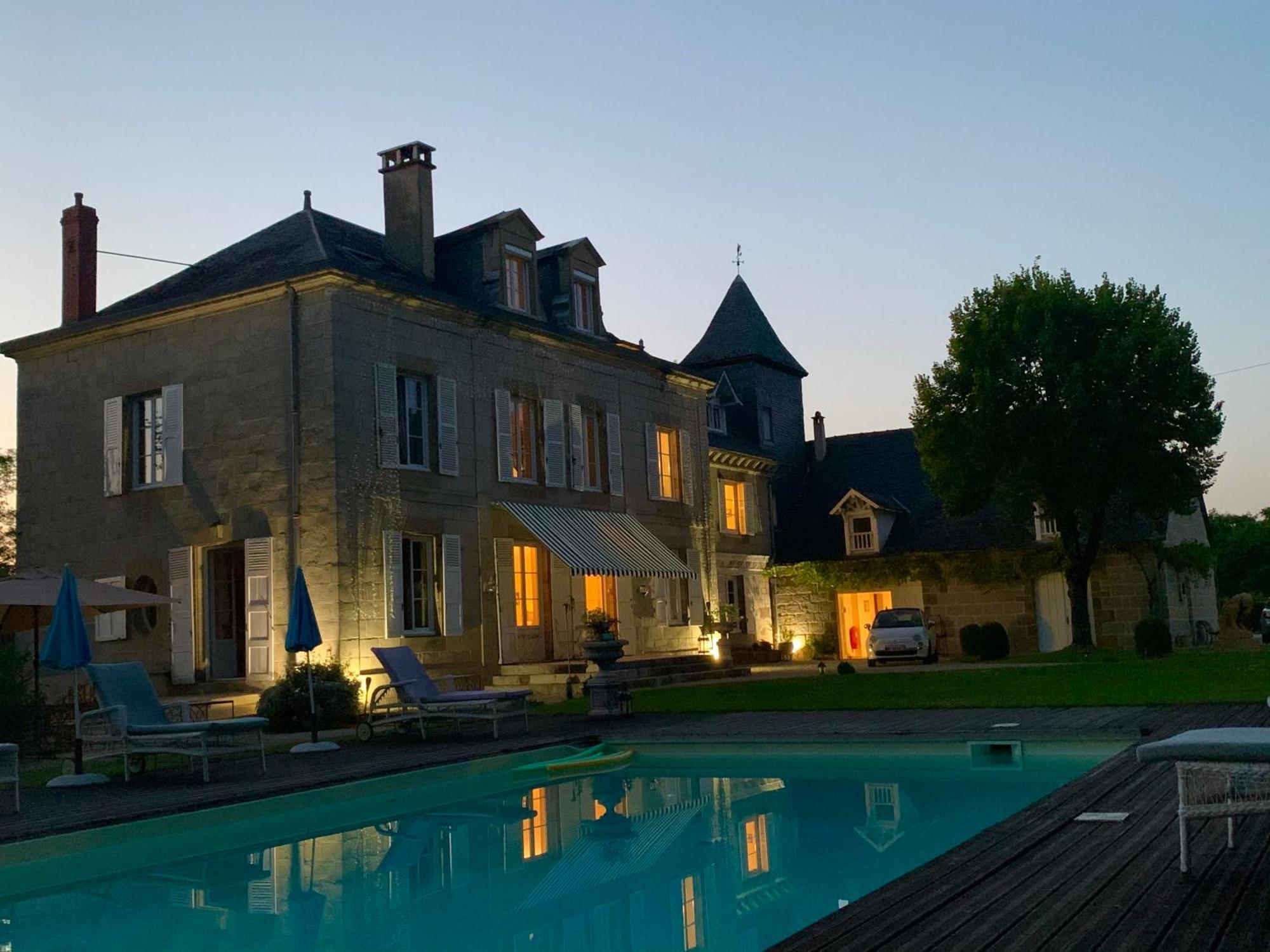 French Correze Moulin Bleu Hotel Saint-Pantaleon-de-Larche Exterior photo