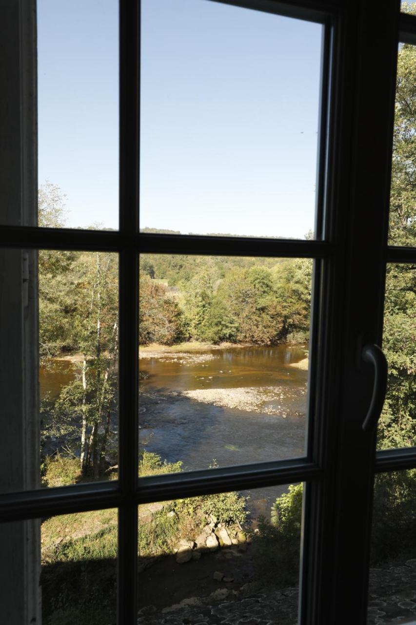 French Correze Moulin Bleu Hotel Saint-Pantaleon-de-Larche Exterior photo