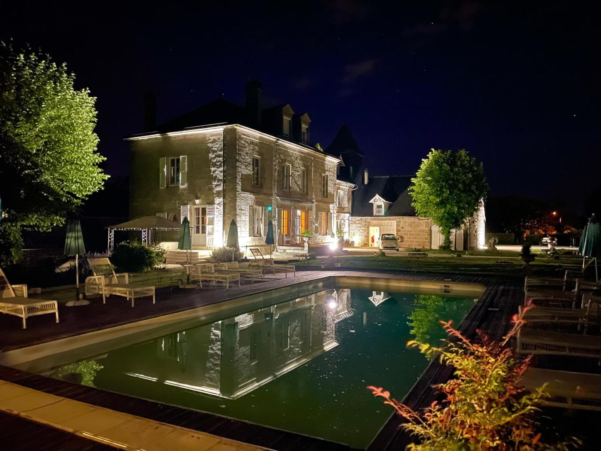 French Correze Moulin Bleu Hotel Saint-Pantaleon-de-Larche Exterior photo